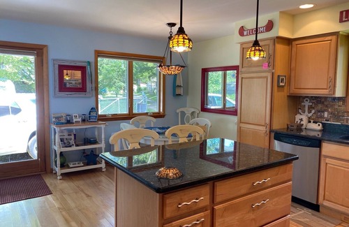 Putnam Township House | Lake Front Blue Turtle Cottage on Patterson Chain of 7 Lakes 3BR, 1.5BA
