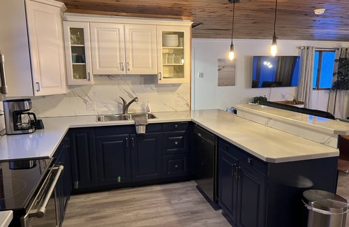 Melville Beach Cabin | Lake front cabin on the water
