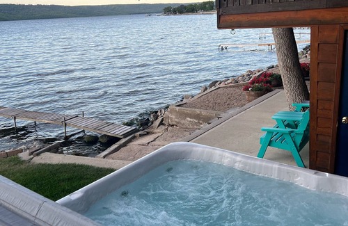 Melville Beach Cabin | Lake front cabin on the water