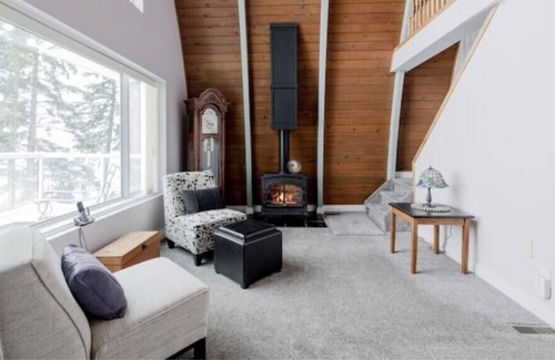Silver Sands House | Lake Front Cabin, Kayaks, wake boards!