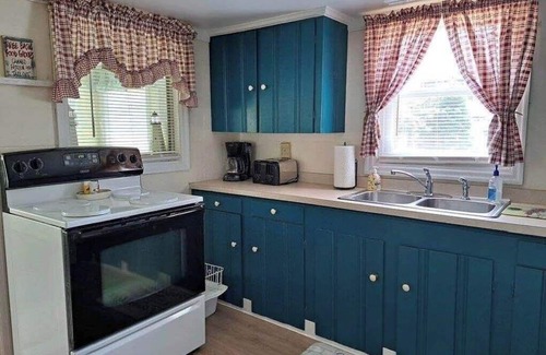 Senecaville Cabin | Lake Front Cabin on Seneca Lake. Come play in the lake.nSleeps 8, 5 beds
