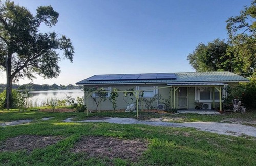 Winter Haven House | Lake Front: Charming 3-bedroom house with WiFi and AC in wonderful Winter Haven