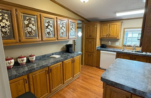 Se Ree House | Lake Front charming 3-bedroom house, at Rough River Lake.
