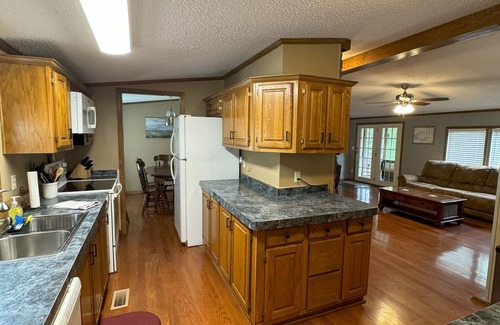 Se Ree House | Lake Front charming 3-bedroom house, at Rough River Lake.