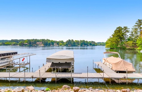 Lake Delton Apartment | Lake Front Chillin