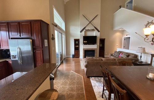 Andersonville Condo | Lake Front Condo @ Waterside Marina. Seasonal Pool, Hot Tub, Club house discount