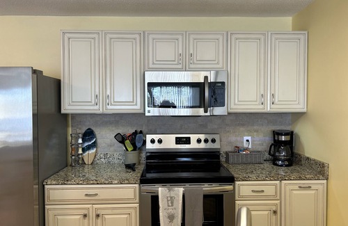 Osage Beach Condo | Lake front Condo with boat slip, elevator access, very close to shopping/dining