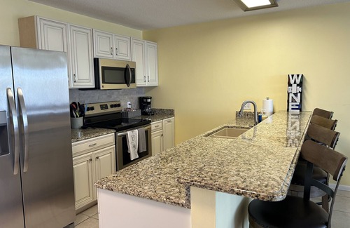 Osage Beach Condo | Lake front Condo with boat slip, elevator access, very close to shopping/dining