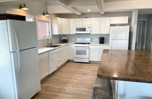 Conneaut Lakeshore House | Lake front cottage recently remodeled w/private dock and optional pontoon boat.