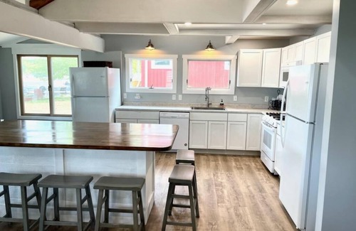 Conneaut Lakeshore House | Lake front cottage recently remodeled w/private dock and optional pontoon boat.
