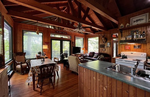 Salem Cottage | Lake Front Cottage/Floating Dock