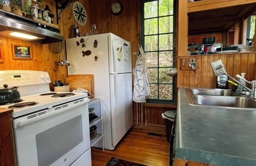 Salem Cottage | Lake Front Cottage/Floating Dock