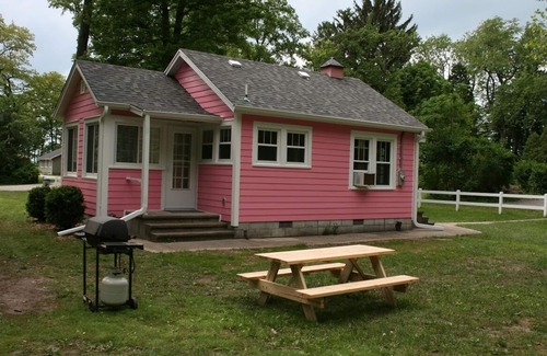 Lakeside Cottage | Lake Front Cottage in Michigan's Harbor Country "Sandy Shores 2"