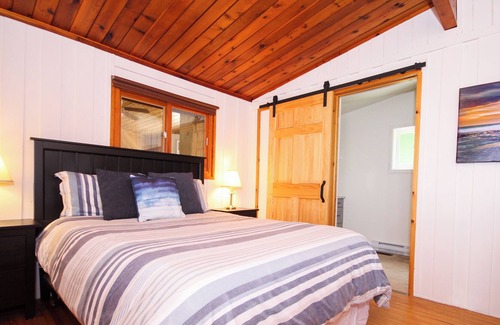 Manitoulin District Cottage | Lake Front Cottage only 4 minutes from Gore Bay