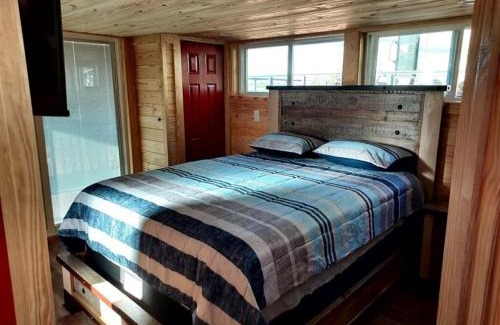 Dogwood House | Lake Front Cottage Paradise