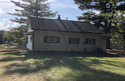 Alger Cottage | Lake Front Cottage