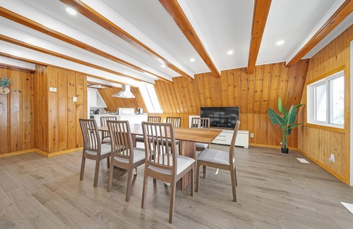 Barrie House | Lake front elf house🩷kayaks-fire pit🩷one hour away from Toronto