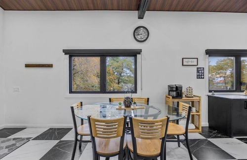 Penetanguishene Apartment | Lake Front Family Getaway - Sandy Beach!