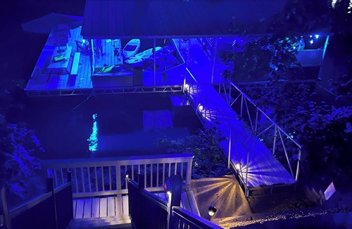 McColley House | Lake Front! Featured on “HGTV" Private Dock!, Kayaks, PaddleBoard,Gas Firepit!