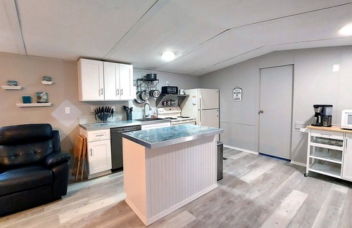 Avinger House | Lake front fun and relaxation