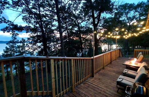 Avinger House | Lake front fun and relaxation
