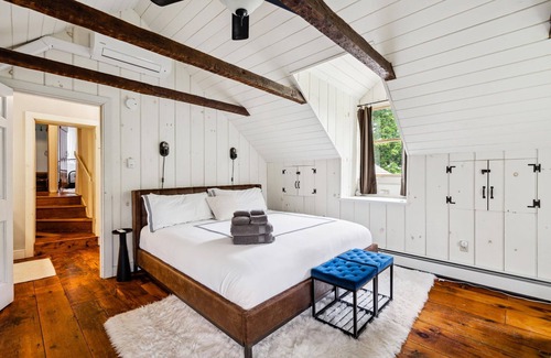 Quinton Other | Lake front historic farmhouse on 5 acres, fenced and pet friendly!