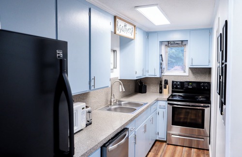 Hickory Cottage | Lake front home 25 ft from water w/private dock, firepits, kayaks & paddle boat