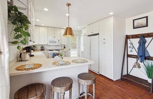 Petoskey House | Lake Front home 5Min to DTPetoskey W/D Fireplace King