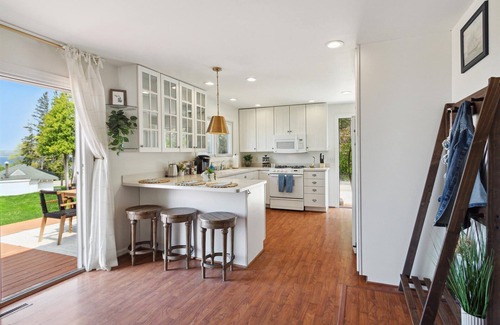 Petoskey House | Lake Front home 5Min to DTPetoskey W/D Fireplace King