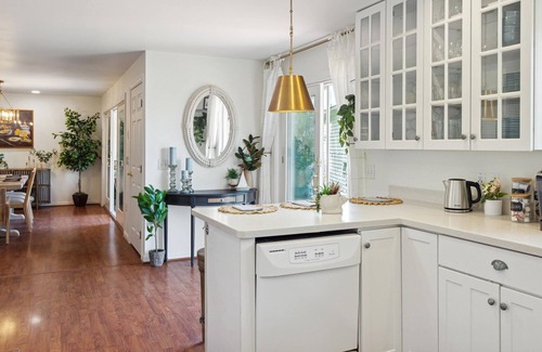 Petoskey House | Lake Front home 5Min to DTPetoskey W/D Fireplace King