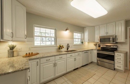 Middle Valley House | Lake Front Home at Chester Frost Park ~ w/Kayaks