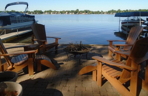 Haslett House | LAKE FRONT HOME - Great Boating, fishing & swimming!