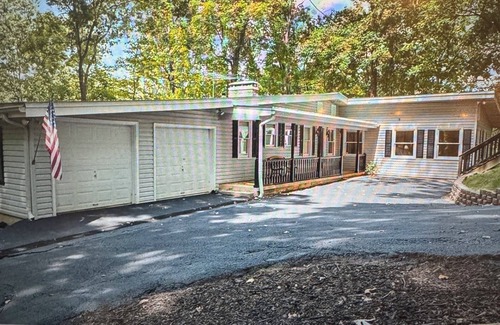 Flowery Branch House | Lake front home for the whole family sleeps12