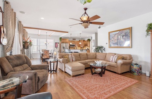 Mount Juliet House | LAKE FRONT HONKY TONKIN LAKE LIFE O/D KITCHEN TIKI HUT PONTOON AVAILABLE nnnn