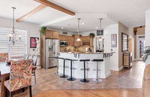 Mount Juliet House | LAKE FRONT HONKY TONKIN LAKE LIFE O/D KITCHEN TIKI HUT PONTOON AVAILABLE nnnn