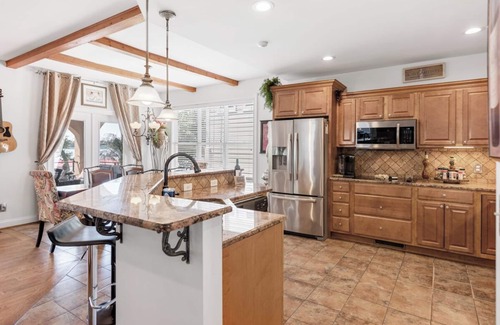 Mount Juliet House | LAKE FRONT HONKY TONKIN LAKE LIFE O/D KITCHEN TIKI HUT PONTOON AVAILABLE nnnn