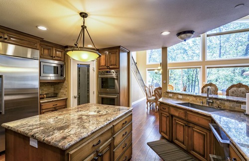 Lakehead House | Lake Front House - Gorgeous View!