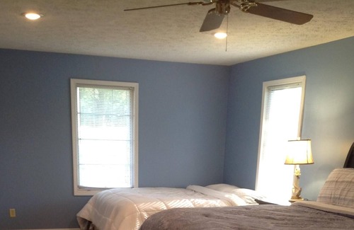 Marion House | Lake front house on lake of egypt. pontoon to rent during season
