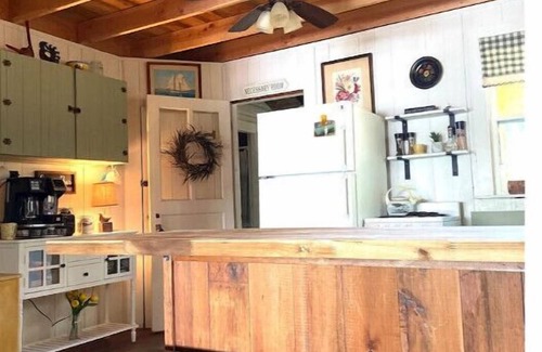 Melrose Cabin | LAKE FRONT ISLAND HIDE-AWAY WITH BOAT DOCK