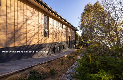 East Jindabyne Apartment | Lake Front Living New and Cosy seperate ground floor appartment
