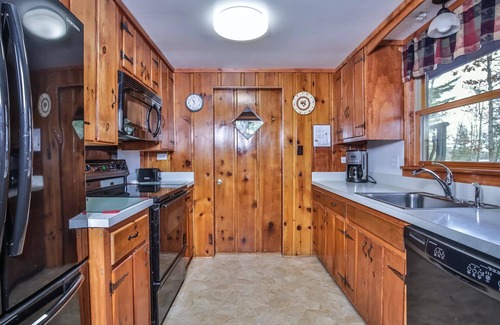 Conover Cabin | Lake front Log Home, 2 bedrooms with a private beach!
