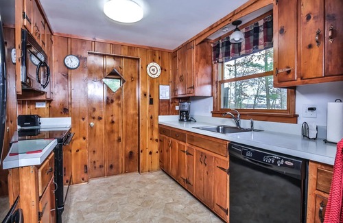 Conover Cabin | Lake front Log Home, 2 bedrooms with a private beach!