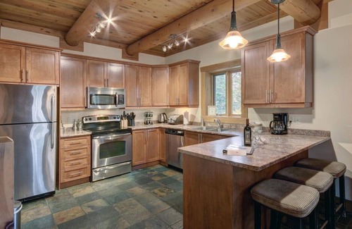 Labelle House | Lake front Log home 7 bedrooms