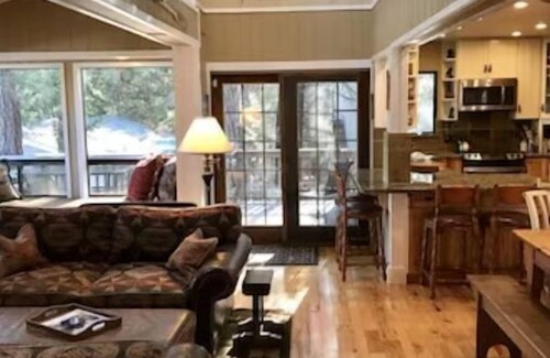 Groveland House | Lake Front Luxury Lodge - Near Yosemite - Pool Table - Private Dock and Lake PML