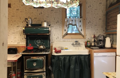 Gloversville House | LAKE FRONT MAGIC. A Secluded cottage in the Adirondack Park on MOUNTAIN LAKE
