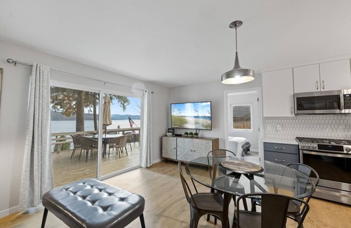 Coeur d'Alene House | Lake Front New Remodel w/Hot Tub- Coeur d'Alene