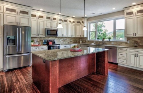 La Follette House | Lake Front ★ No Wake w/Dock ★ Gameroom ★ Carved FirePit ★ 2nd House Available