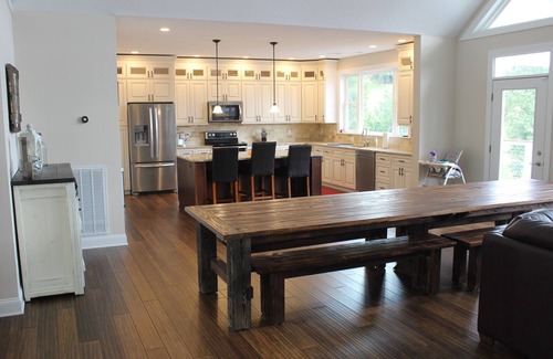 La Follette House | Lake Front ★ No Wake w/Dock ★ Gameroom ★ Carved FirePit ★ 2nd House Available