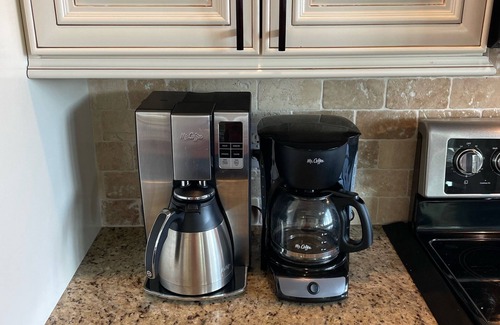 La Follette House | Lake Front ★ No Wake w/Dock ★ Gameroom ★ Carved FirePit ★ 2nd House Available