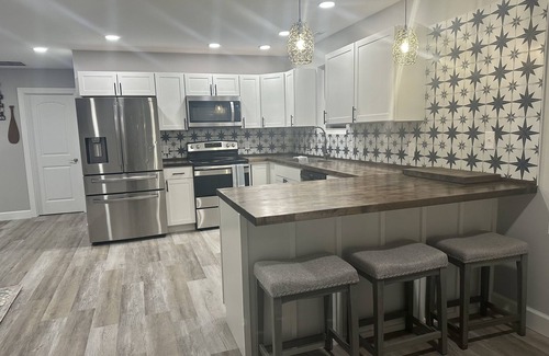 Belmont Cottage | "Lake Front Point" Retreat located in quiet cove of Lake Wylie